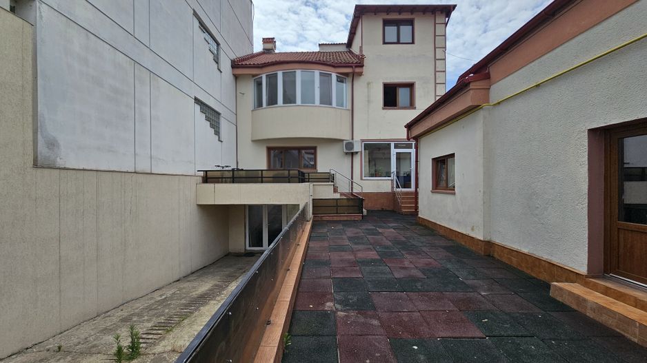 Spațiu comercial versatil de închiriat D+P+1E – zonă excelentă/Stadion - Poză 1