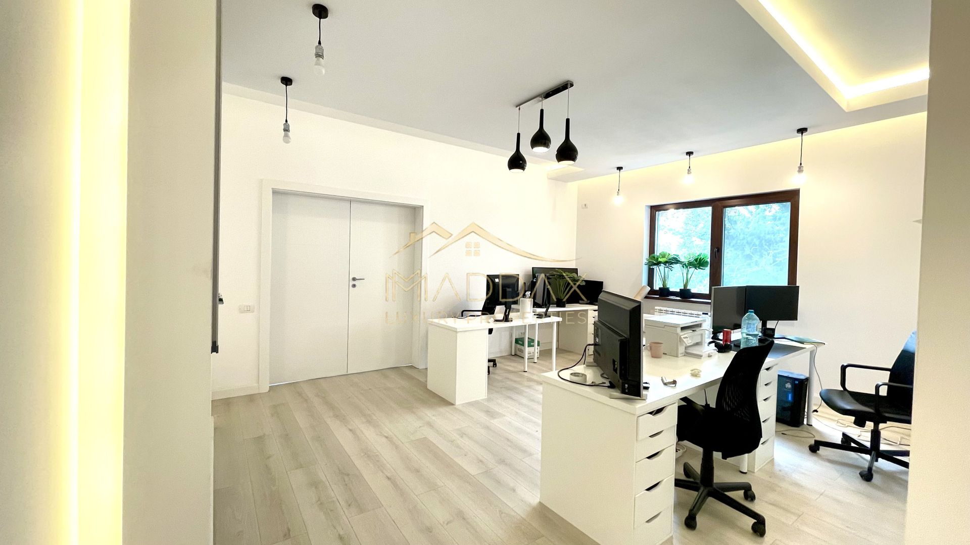 Vila S+P+2=M//Cladire birouri***7 camere//300 mp***Calea Grivitei - Poză 2