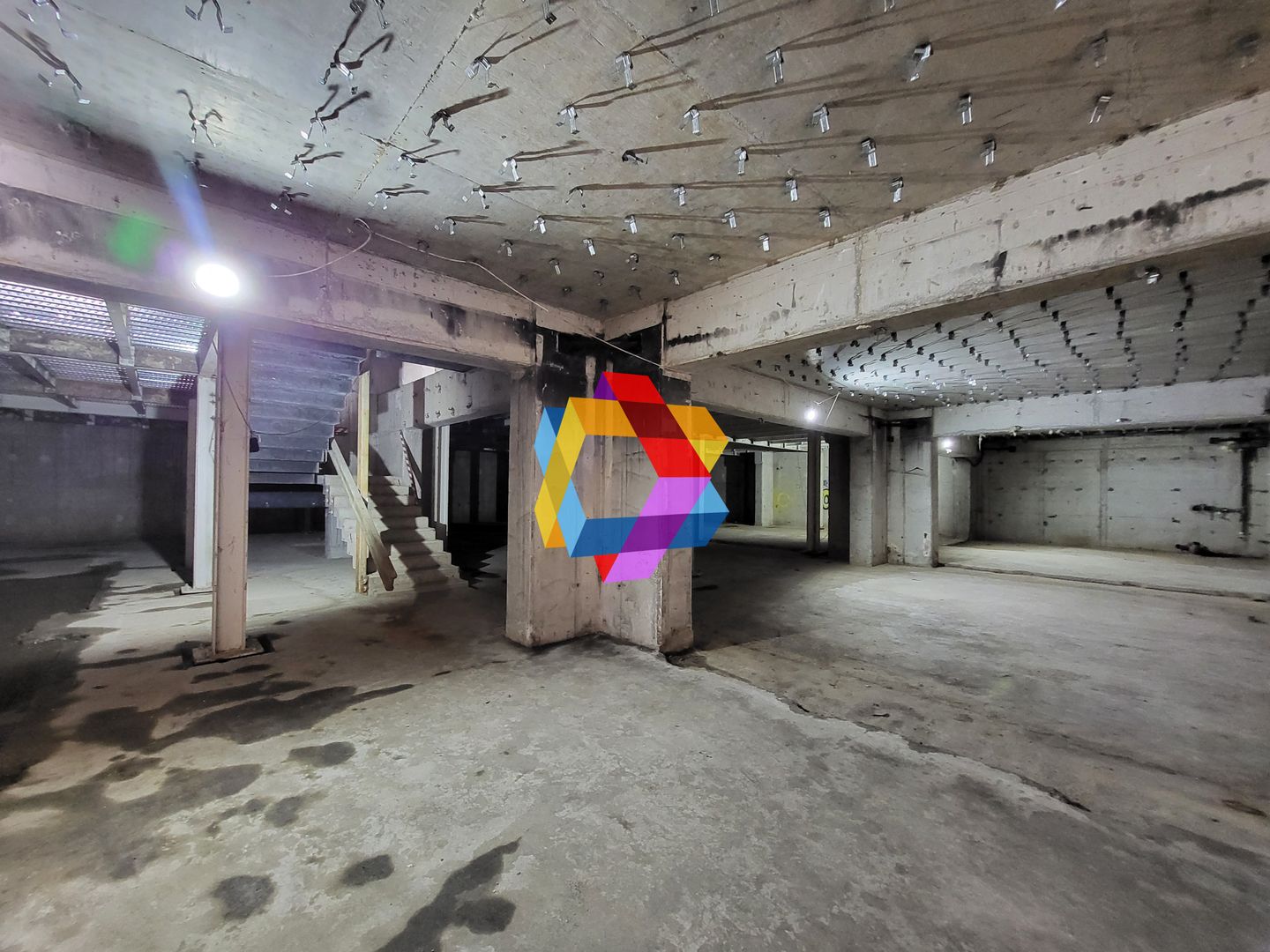 Clădire mixta -3600 mp - Poză 2