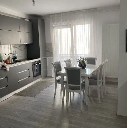 Vând apartament mobilat complet, opțiune parcare subterană. - Poză 1