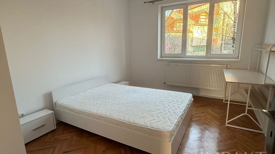 3 camere de inchiriat in zona Platinia - Poză 4