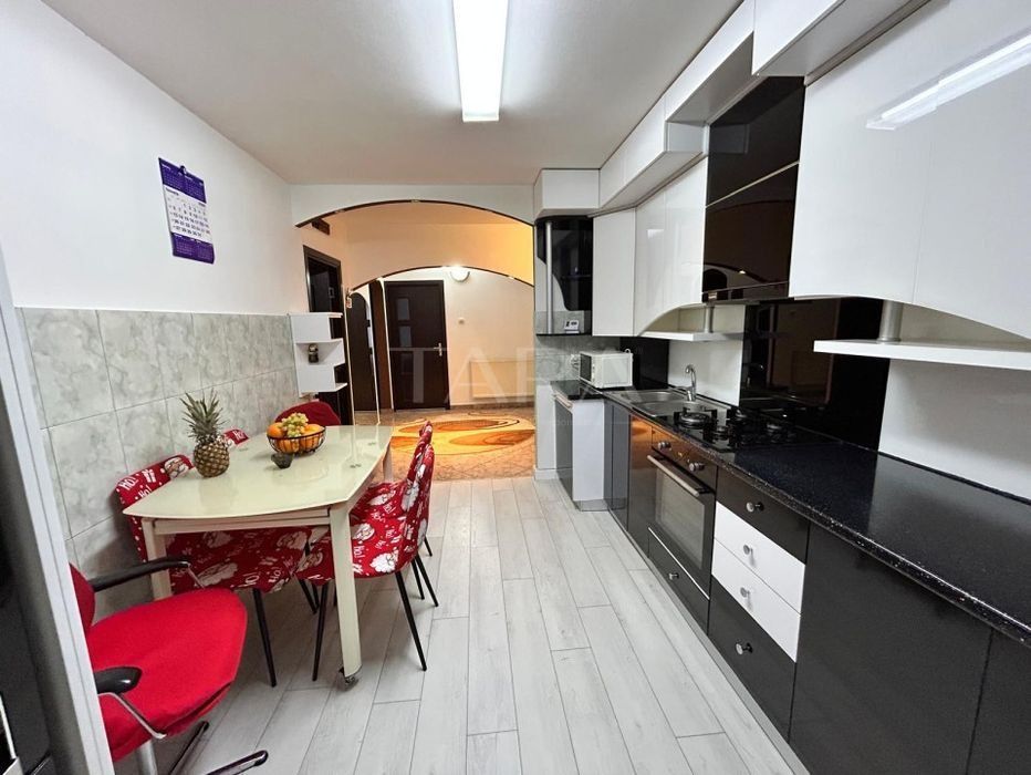 Apartament cu 4 camere decomandat, ideal pentru o familie! - Poză 1