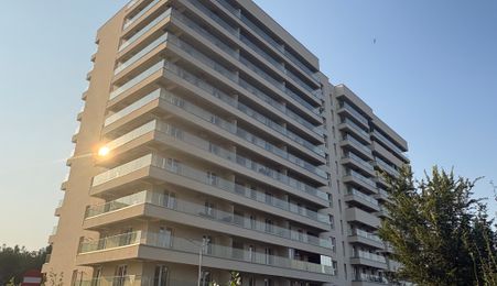 Apartament cu 3 camere - două băi - Etalon Lacul Morii - Vedere Lac
