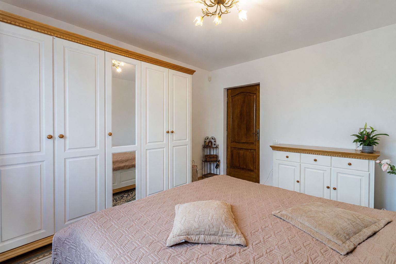 Vilă individuală cu 5 camere, piscină și curte generoasă | Mogoșoaia - Poză 7
