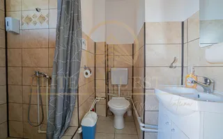 2 vile turistice - 13 camere - afacere la cheie! - Poză 22