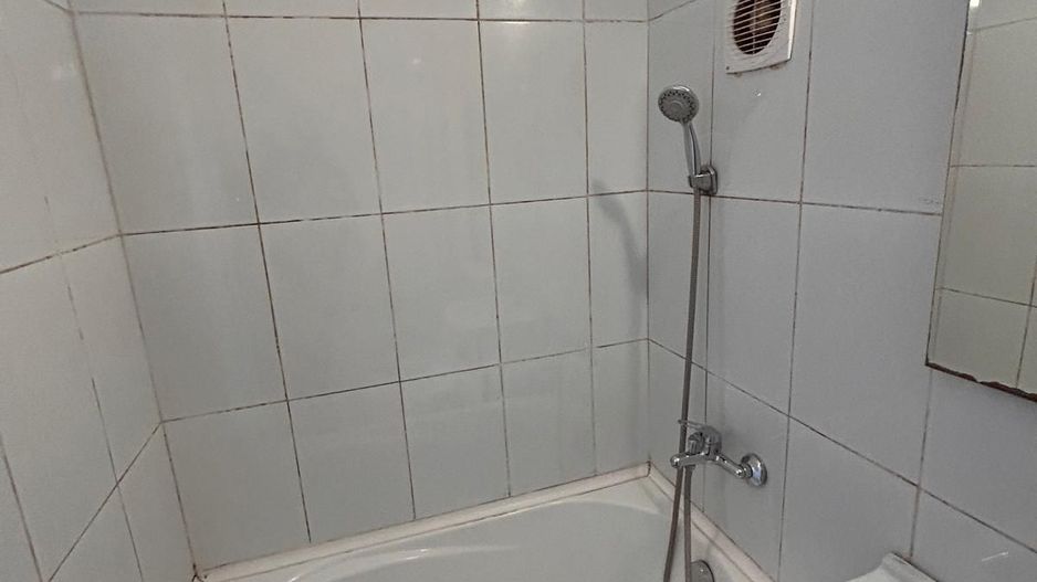 Apartament 2 camere, renovat, instalatii noi, parcare - Poză 4