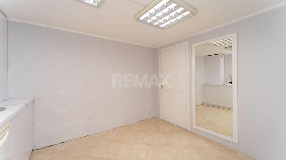 Spațiu comercial+apartament cu 3 camere Botanica Nicolae Zelinski 10/2 - Poză 4
