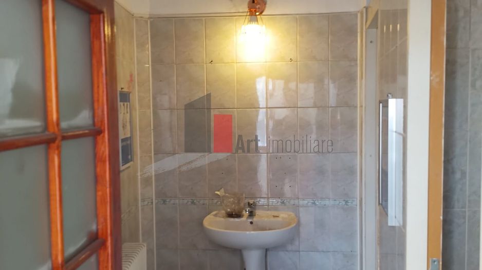 Vila  de inchiriat recent renovata - Poză 8