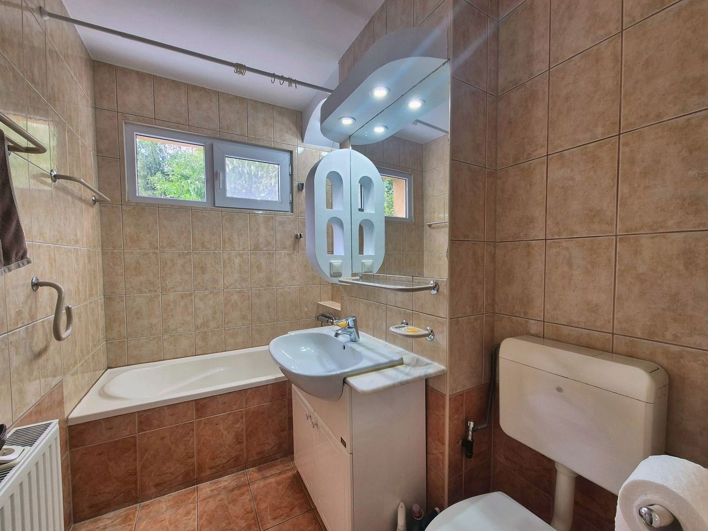 Apartament cu 3 camere, zona Piața Astra, etaj 1 - Poză 4