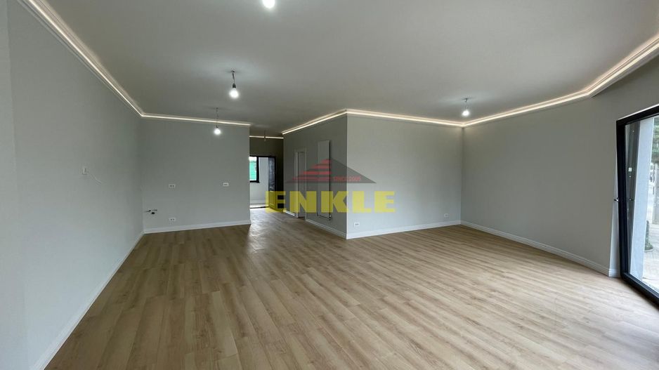 De închiriat: 2 spații comerciale moderne, 80 mp fiecare. - Poză 6