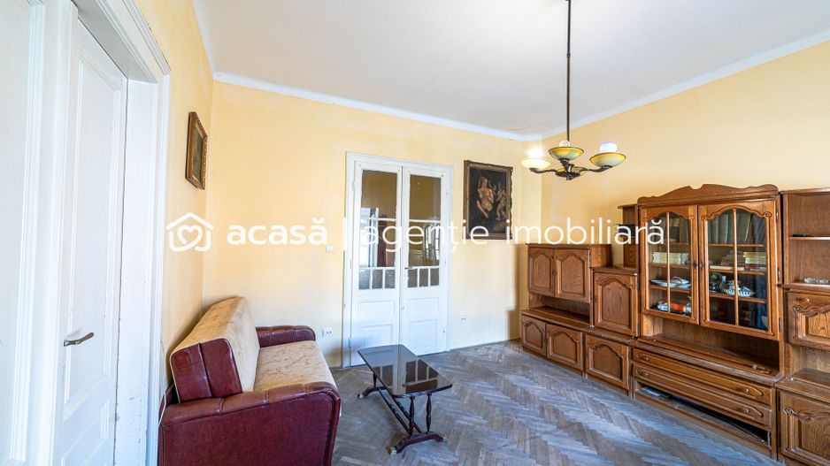 Apartament la casă cu 3 camere zona Pârneava - Poză 2