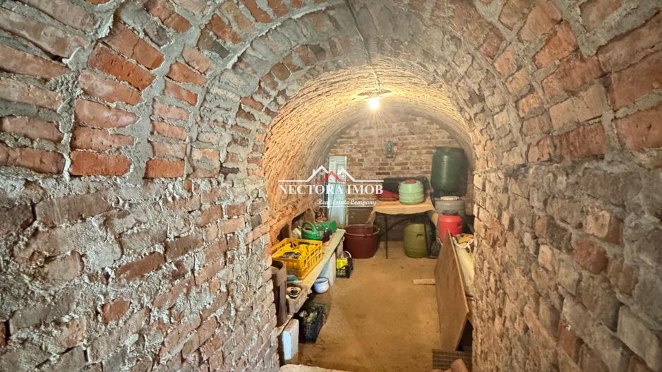 NECTORA IMOB-Casa cu etaj, mobilata, utilata, Episcopia, cu livada - Poză 3