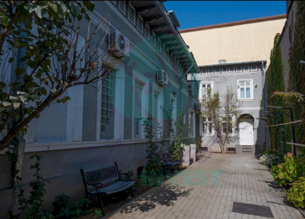 IMOBIL RENOVAT CU CURTE PROPRIE- ROND COSBUC - Poză 1