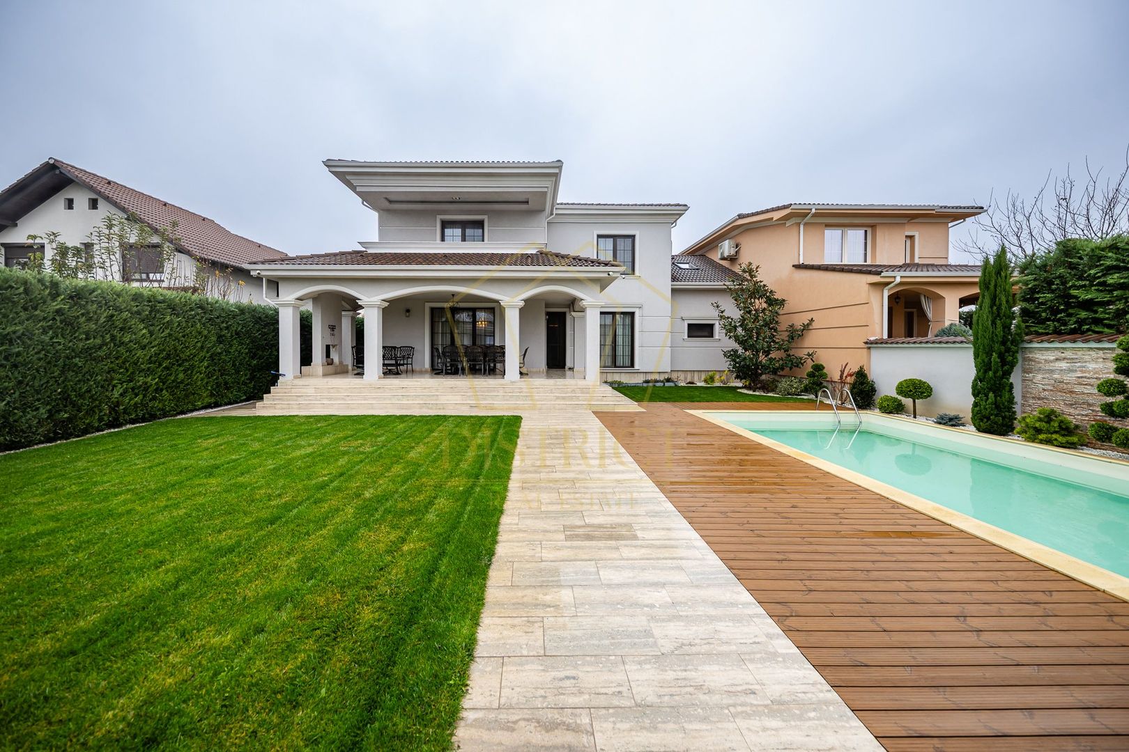 Vila exclusivista cu garaj si piscina I Dumbravita I Comison 0% - Poză 1