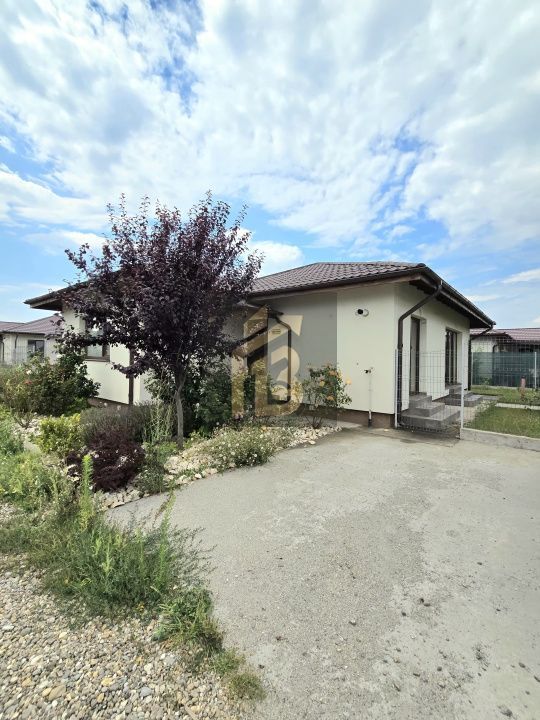 ​Casă 3 camere, 2 băi, curte generoasă 471 mp - Complex Luna, Balotești - Poză 12