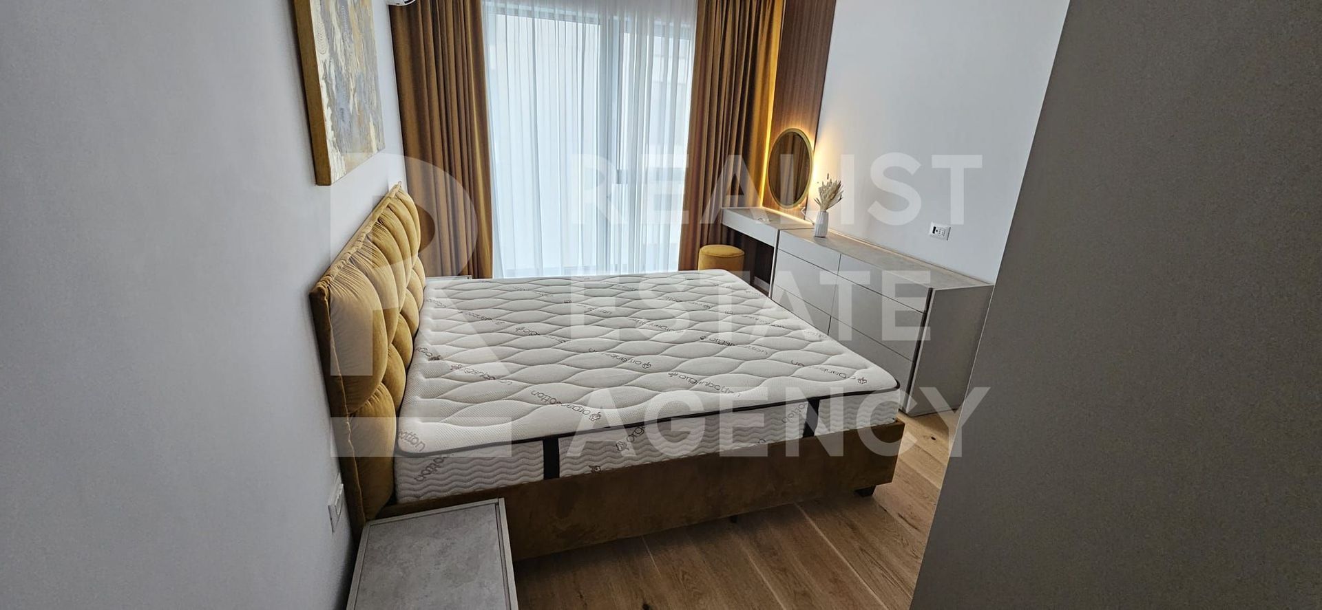 Apartament cu 3 camere de închiriat în Nusco City - Poză 2