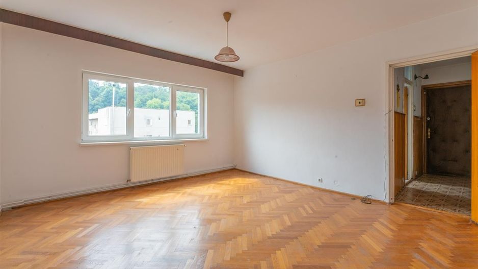 Apartament nemobilat in zona Spitalului Judetean - Poză 3