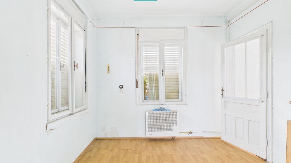 Casă cu teren generos, zonă centrală, Curtici - Poză 2