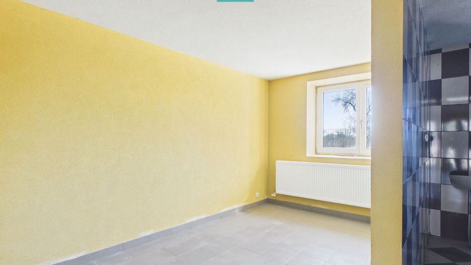 Casă cu 8 camere pentru investiții în Maciova CS - Poză 7