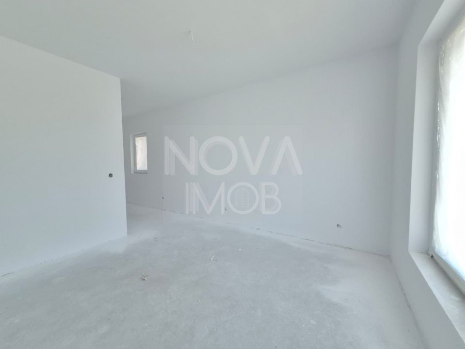 Casa tip duplex, la alb - Sura Mica - COMISION 0 - Poză 11