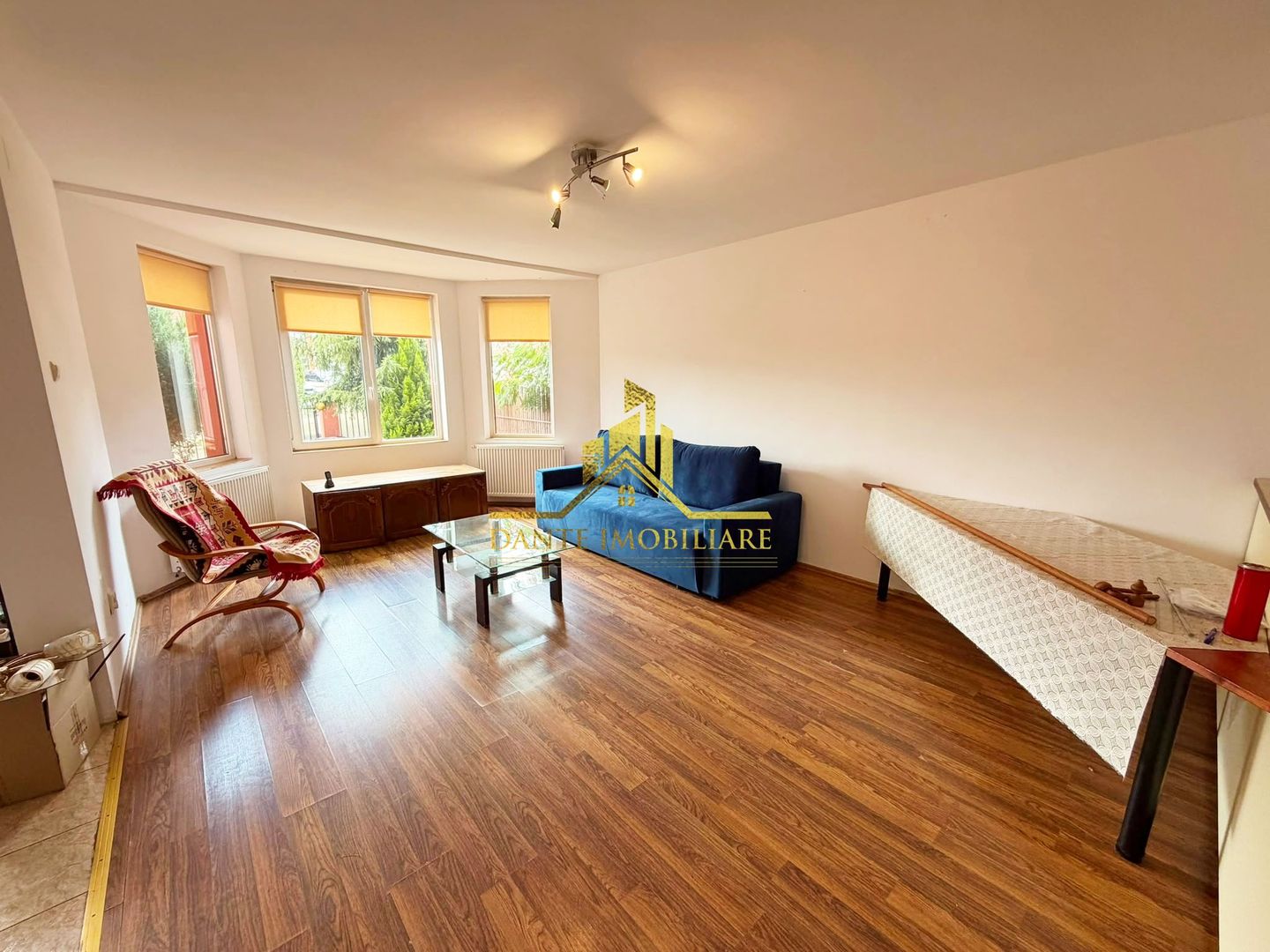 Casa, 4 camere, modern, parcare, curte, balcon, zona Semicentrala - Poză 1