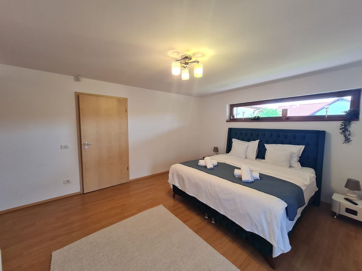 Vila spațioasă și recent renovată în Ghiroda! - Poză 70