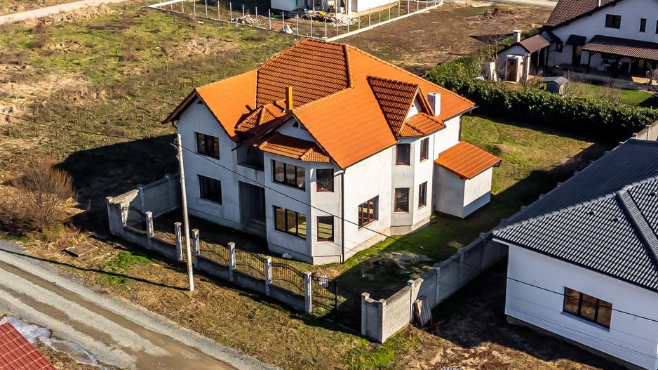 Preț competitiv - Vilă generoasă in cartierul Europa - Poză 1