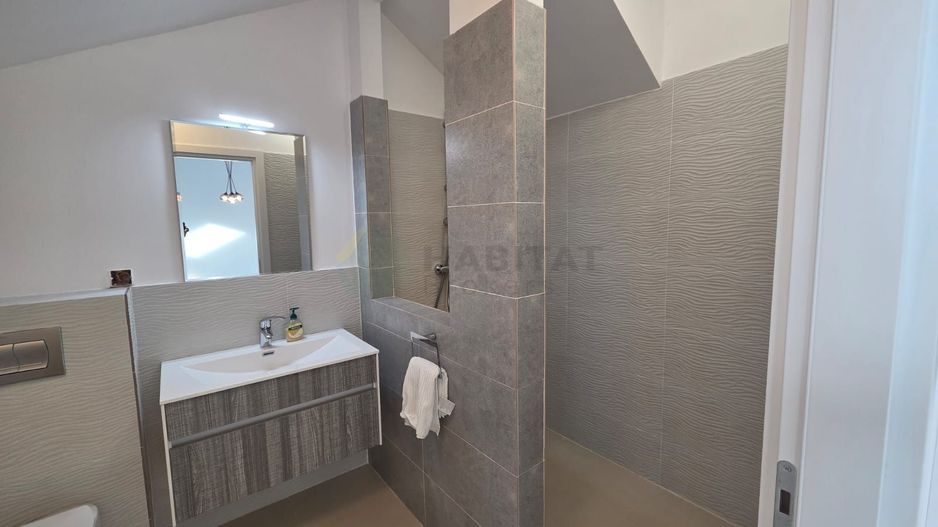 Vilă  cu mansardă, piscină și design modern – Tunari - Poză 34