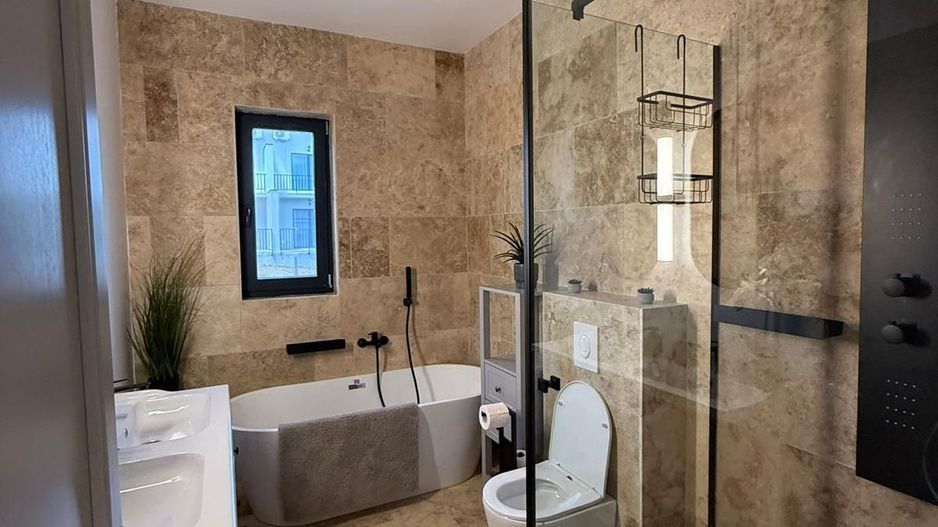 Casa 4 camere,2bai, 700 mp teren,mobilată si utilată - Poză 6