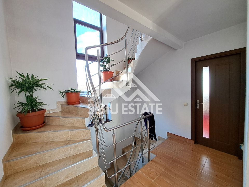 Casa Sibiu cu pivnita si garaj, curte mare - Poză 23