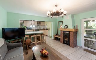 Casa vintage în com. Uliesti, jud. Dâmbovița cu livadă generoasă și anexă - Poză 3
