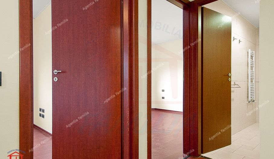 Apartament 3 camere dec in Galati Micro 21 vedere la Dunare langa turn - Poză 14