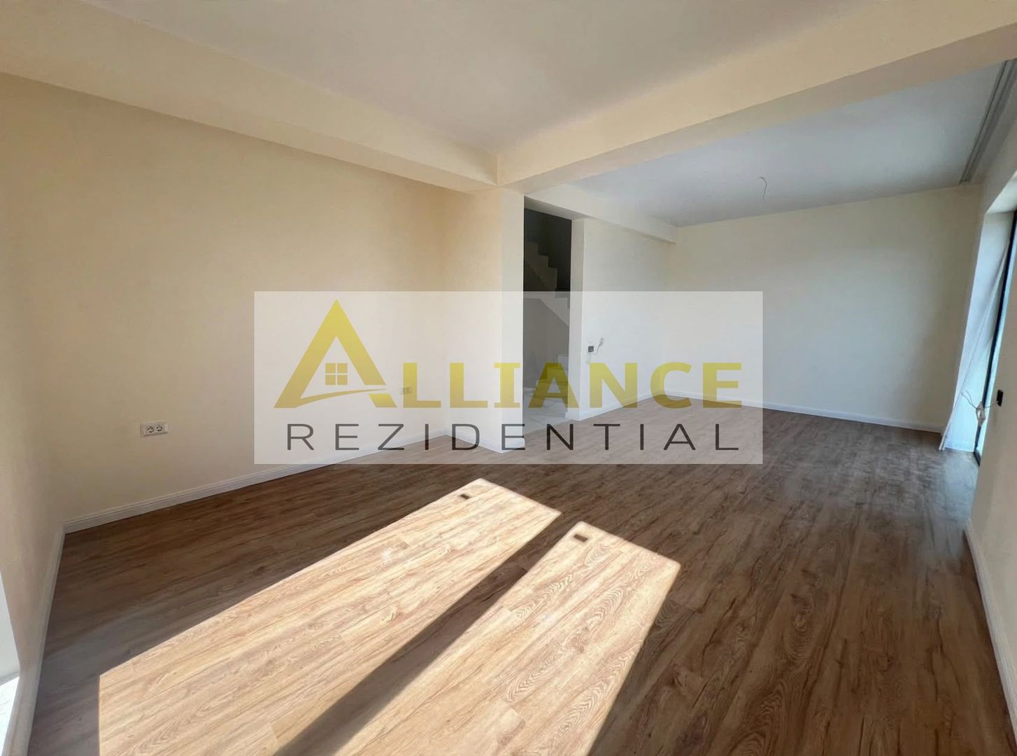 Casa Individuala - 4 camere - 300 MP TEREN-STR.MIORITA - Poză 6