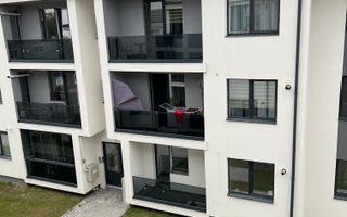 Apartament 3 camere,2 bai,2 balcoane, loc de parcare,Selimbar/Primarie - Poză 2