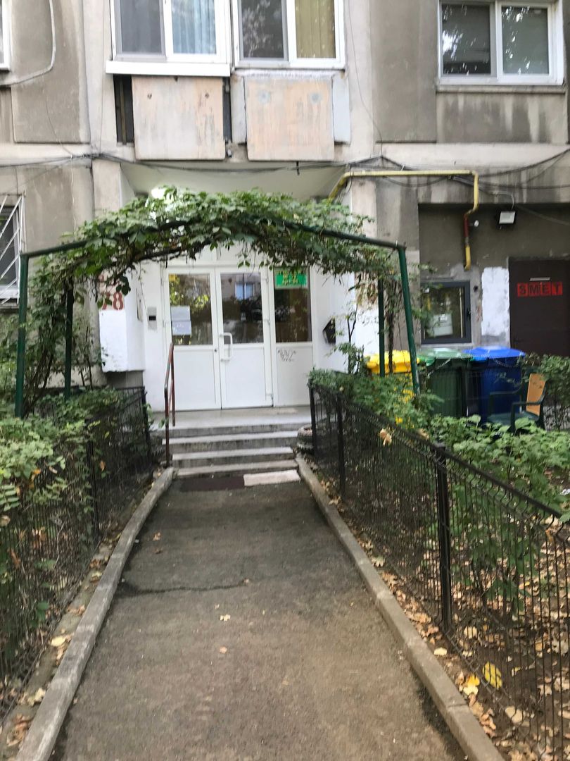 particular  vand garsoniera zona tineretului sector 4 - Poză 1