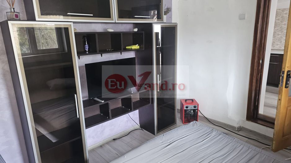Casa 35 mp cu curte 300 mp, Micro 17 – Str. Oltului, 250 euro lunar - Poză 1