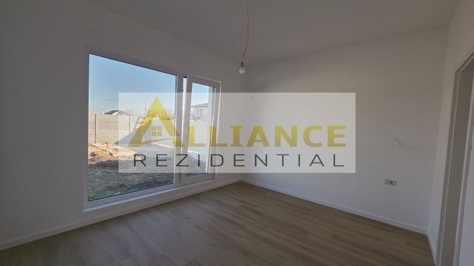 Casa individuala-100m de PENNY-beci-geamuri tripan - Poză 4