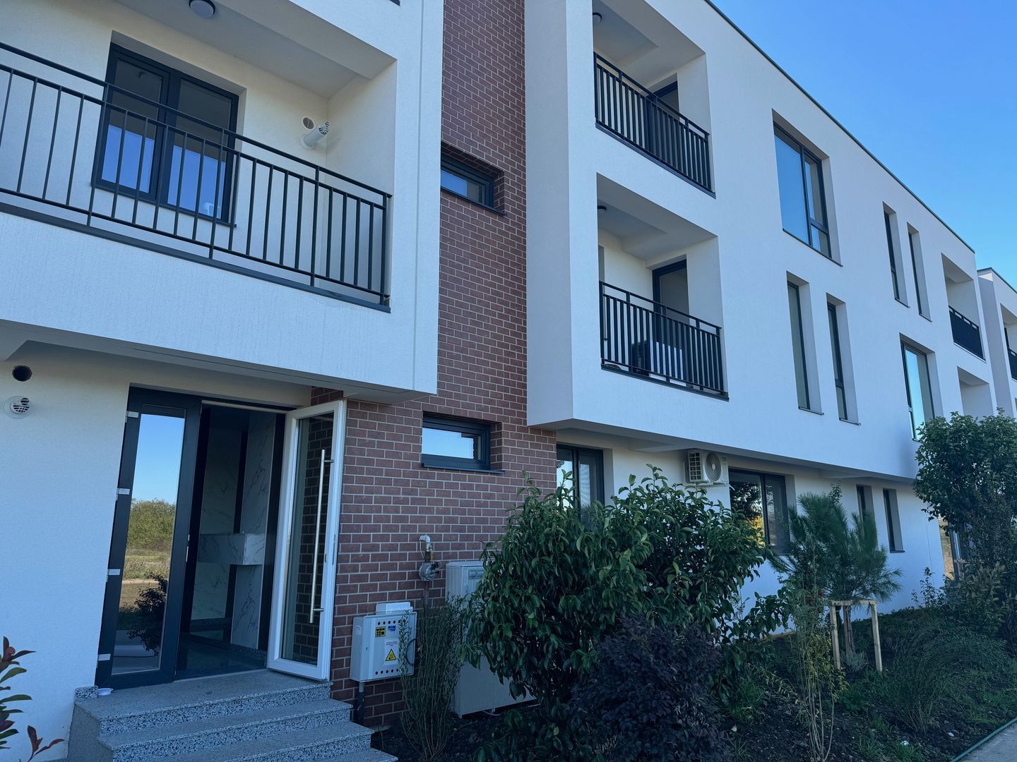 Apartament 2 camere SUPERB cu CURTE Tunari - Poză 7