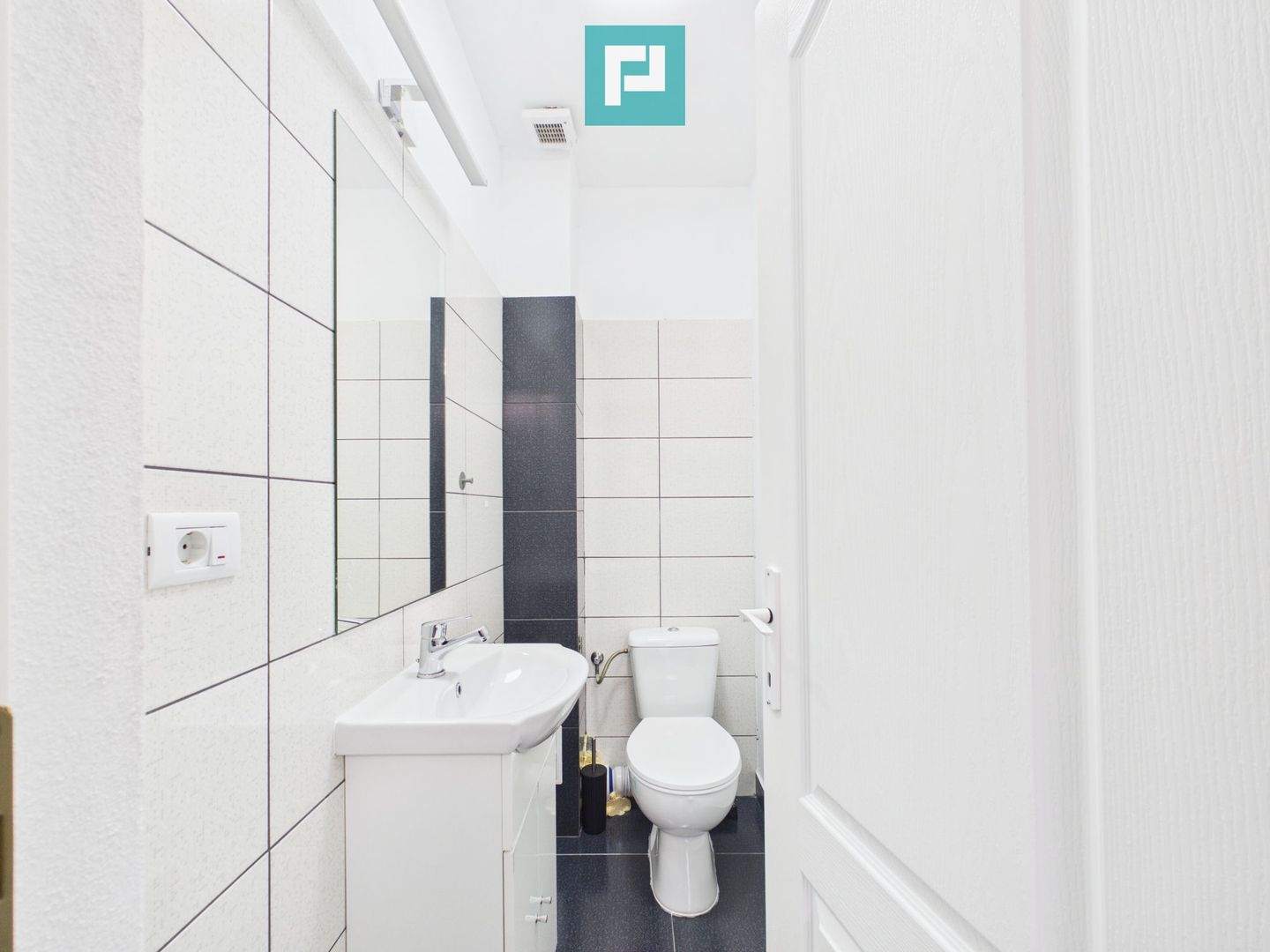 Apartament cu 3 camere si curte in Alfa - Poză 2