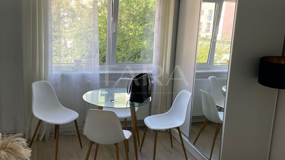 Apartament cu 1 cameră, complet renovat, ideal pentru investiție. - Poză 2