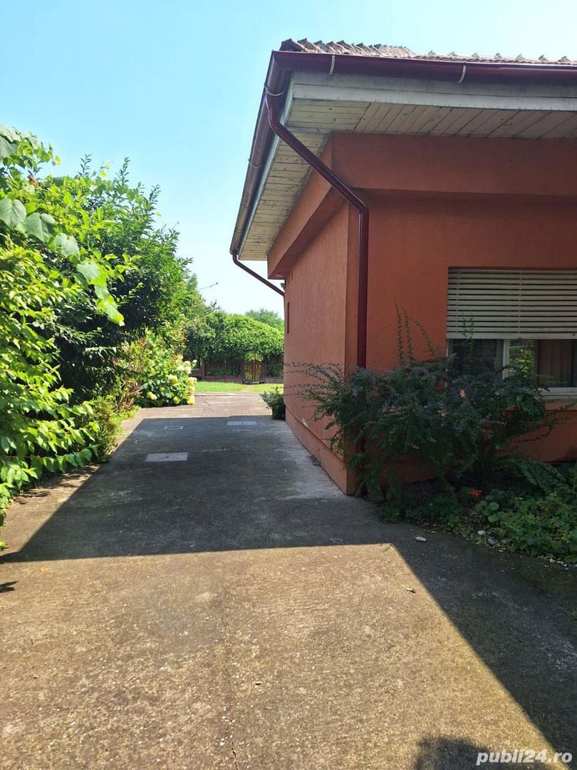 Casă cu teren generos de 1642 mp de vânzare în oraș (Zona Dâmbovița) - Poză 3