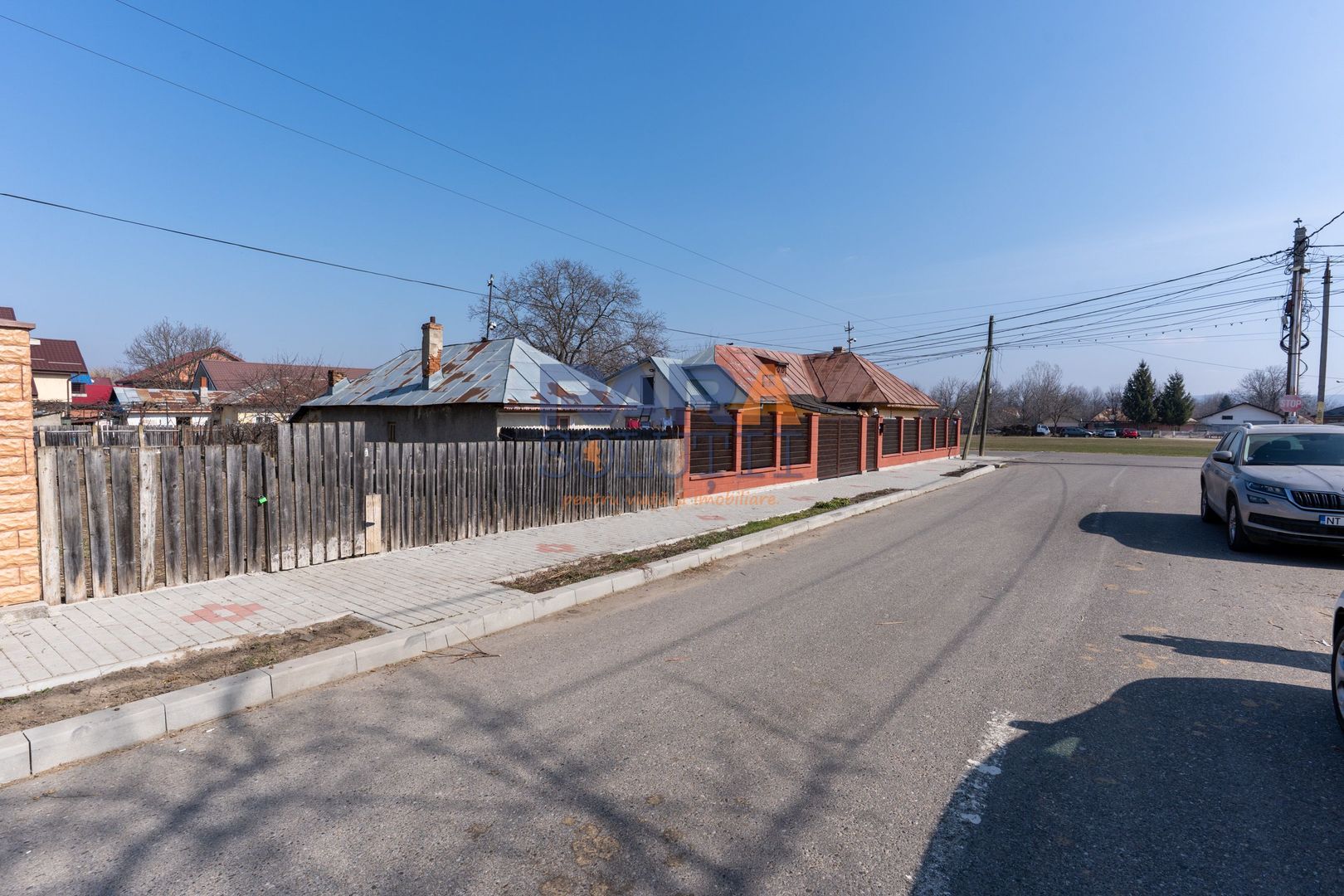 Grădină 300 mp - în oraș - Poză 1