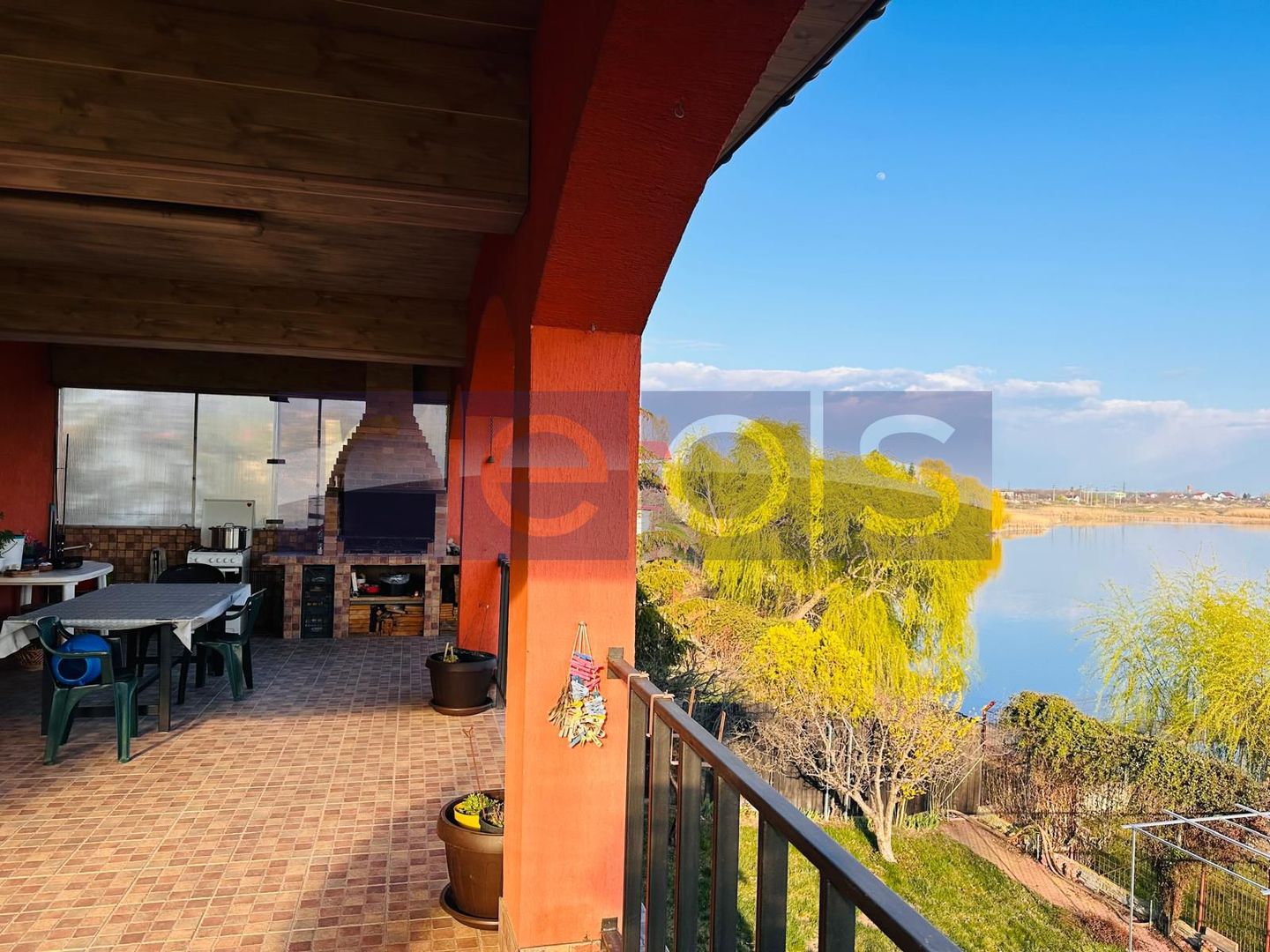 VILA DE VANZARE PE LAC | CREVEDIA | 7 CAMERE - Poză 29