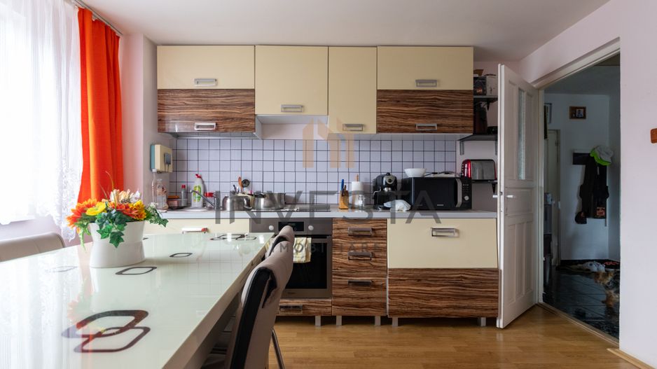 DE VANZARE CASA CU 4 CAMERE BUNA ZIUA - Poză 2