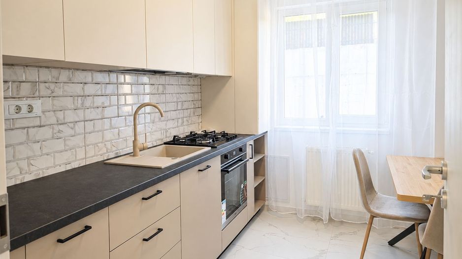 Apartament NOU mobilat 2 camere Dec 48 mp Bucium Visan 92000 euro - Poză 1