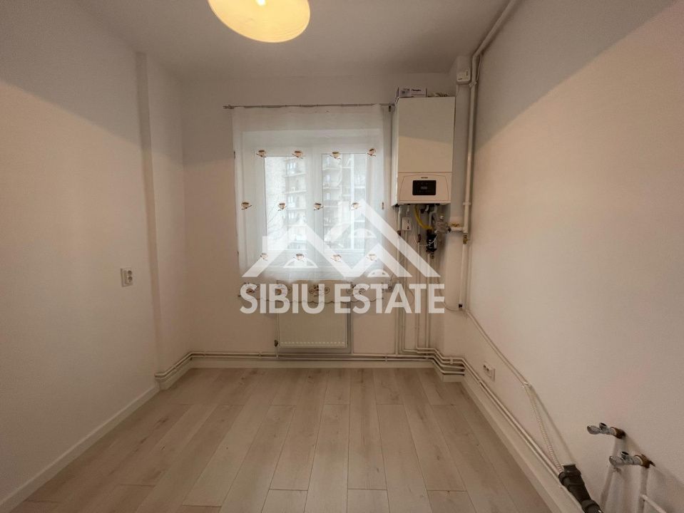 Apartament decomandat cu 2 camere, balcon, etaj 3, recent renovat, -Sibiu - Poză 14