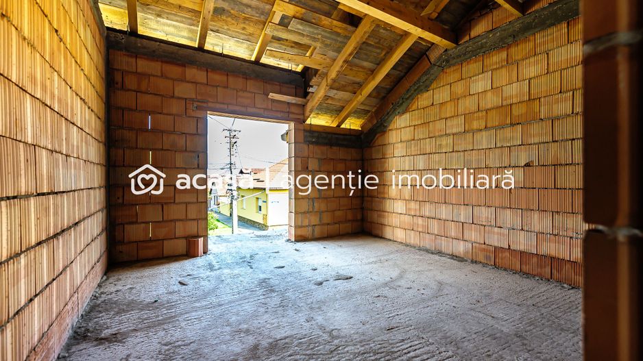 Casă la roșu în Aradul Nou. Zona Adam Müller-Guttenbrunn - Poză 6