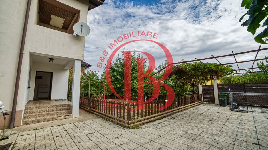 Casa complet mobilata 5 camere 3 bai curte generoasa - Poză 3