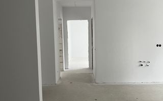 Apartament 3 camere,2 bai,2 balcoane, loc de parcare,Selimbar/Primarie - Poză 5