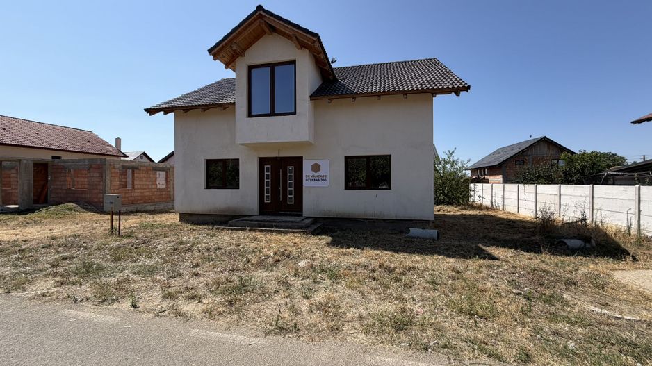 Casa la gri, 4 dormitoare, 3 bai, teren 400 mp - Poză 2